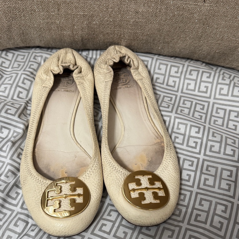 Tory Burch Cream Leather Ballet Flats with Gold Logo Medallions